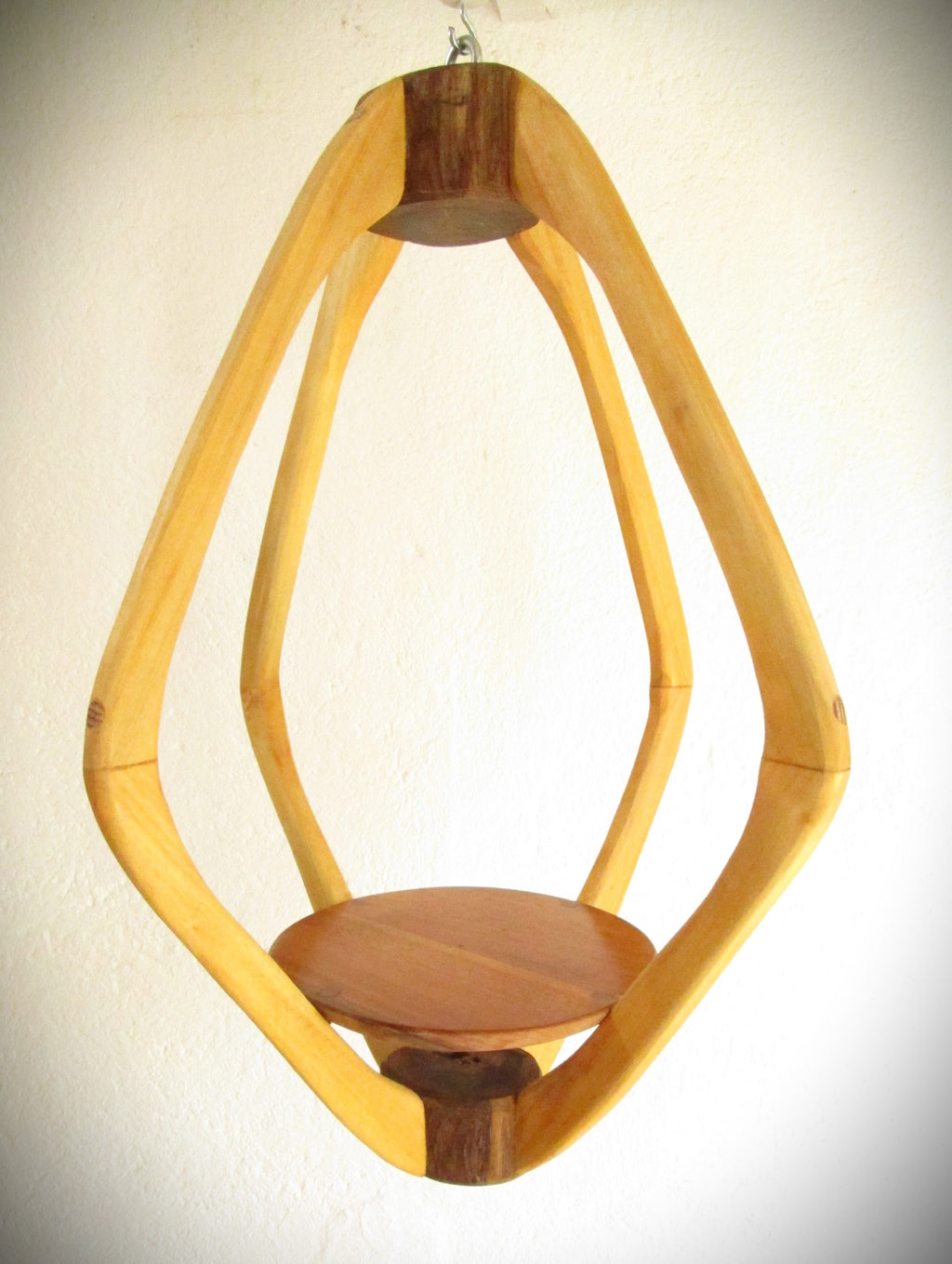 Suspension Bois pour plante 3 essences - H53cm x L39cm - plateau noyer / arceaux sapin / pièces assemblage acacia S001