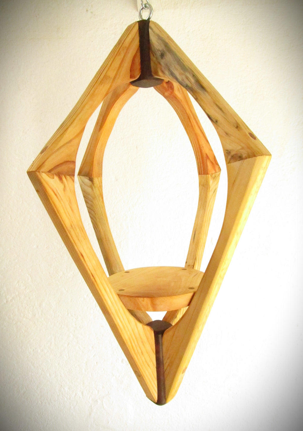 Suspension Bois - H56cm x L34cm - plateau tilleul / arceaux sapin / pièces assemblage bois exotique S006